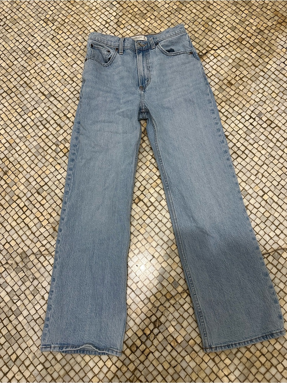 Abercrombie The 90s Relaxed Jean High Rise
